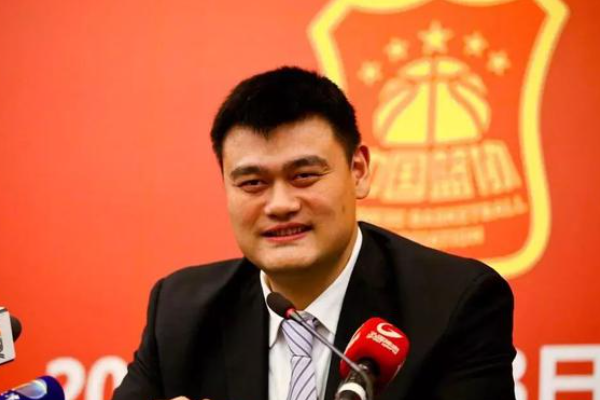 中國籃協(xié)現(xiàn)任主席是誰？